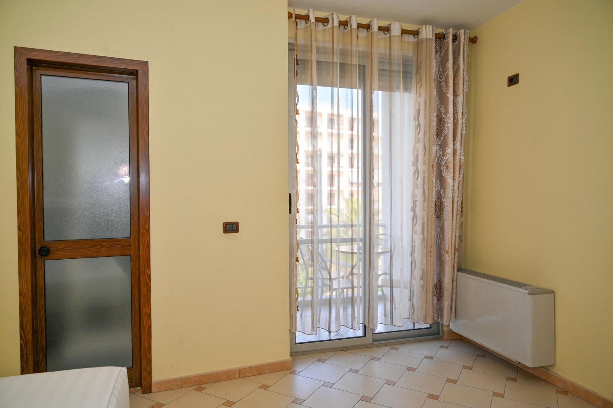 Hotel Vila Emes Durrës Habitación foto