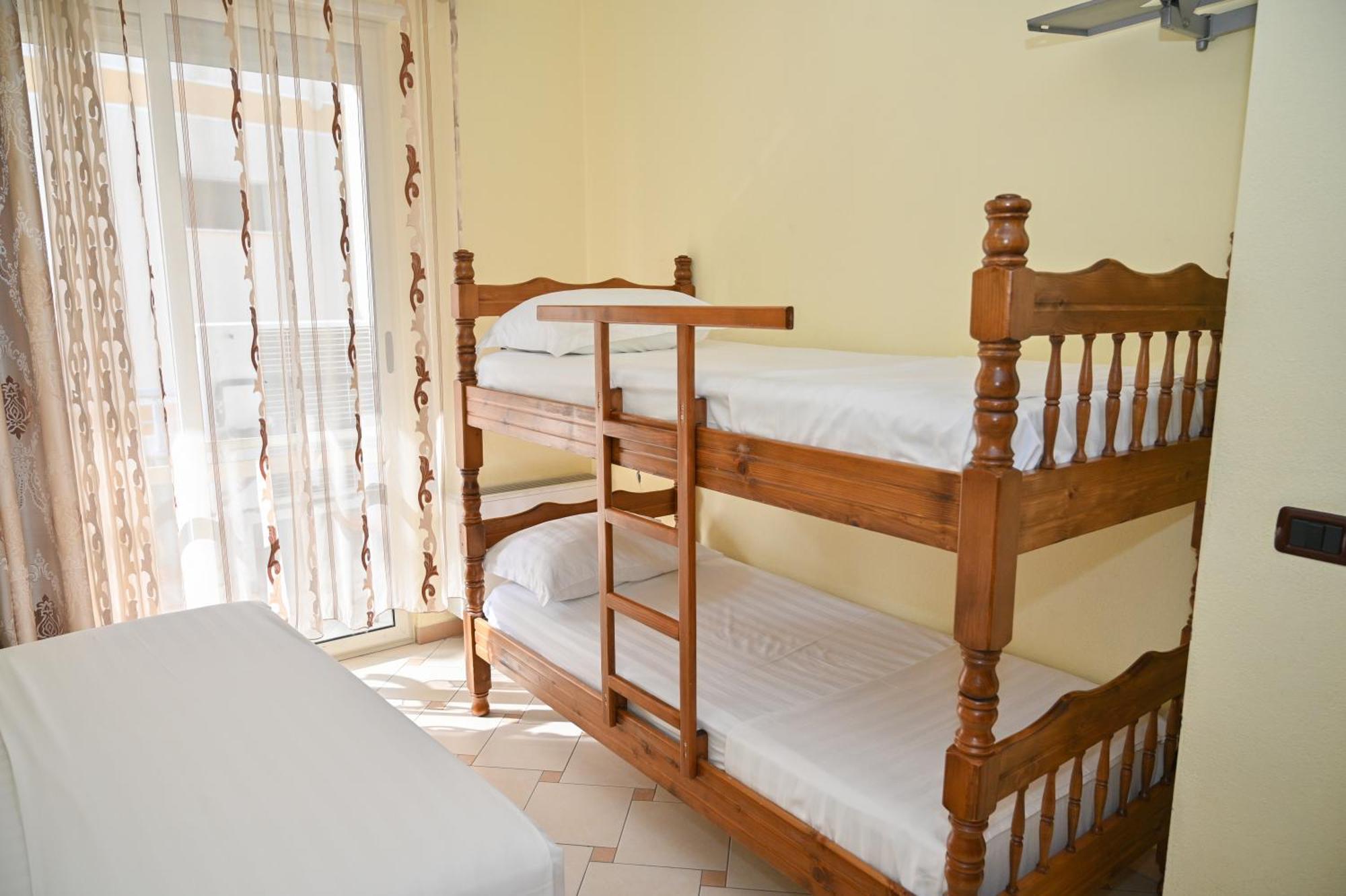 Hotel Vila Emes Durrës Habitación foto