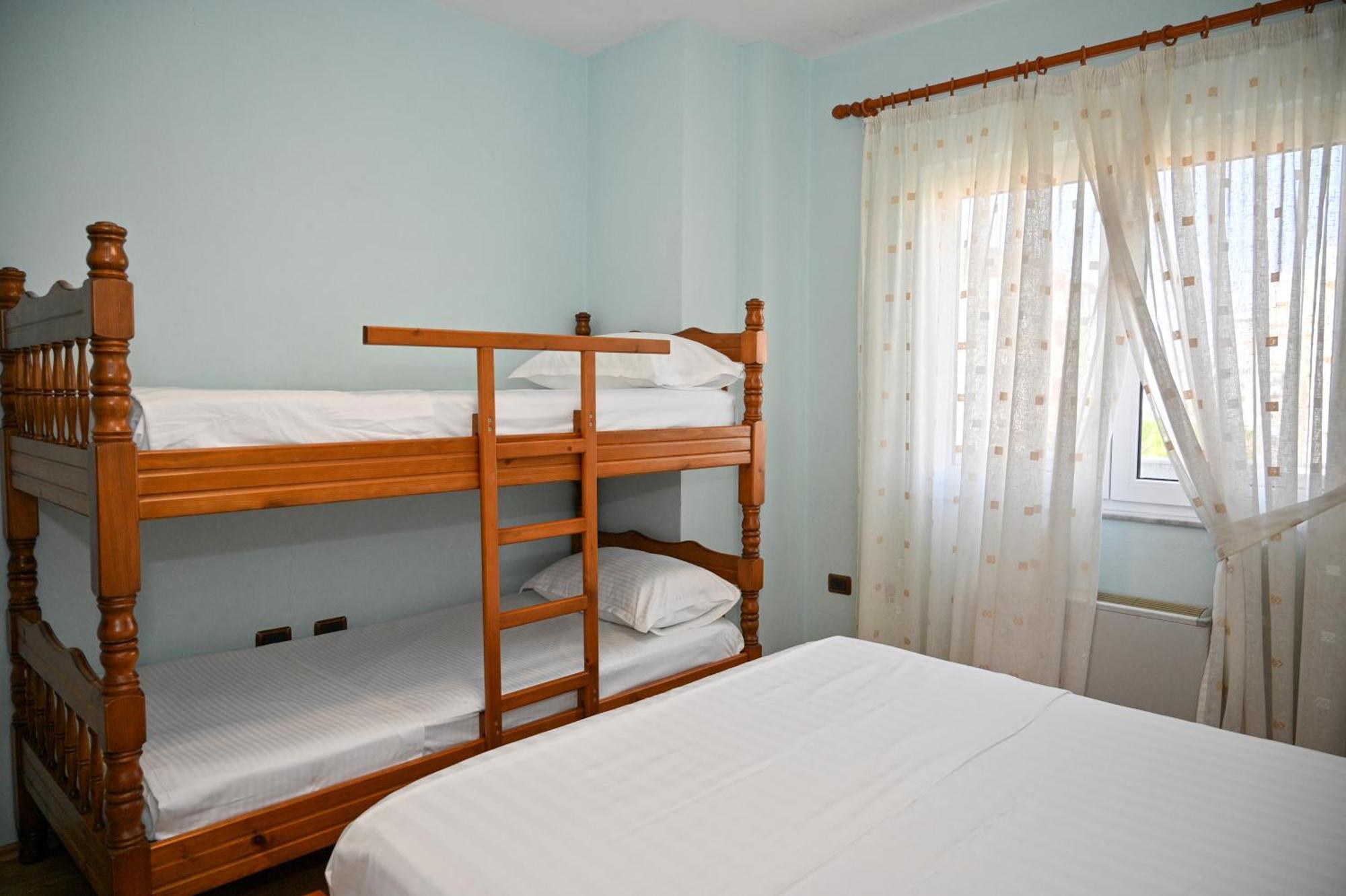 Hotel Vila Emes Durrës Habitación foto